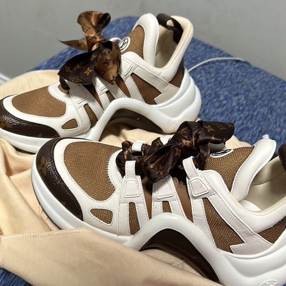 Used shoes I have worn them 1 time tight fit to the side of my feet - Picture 8 of 12